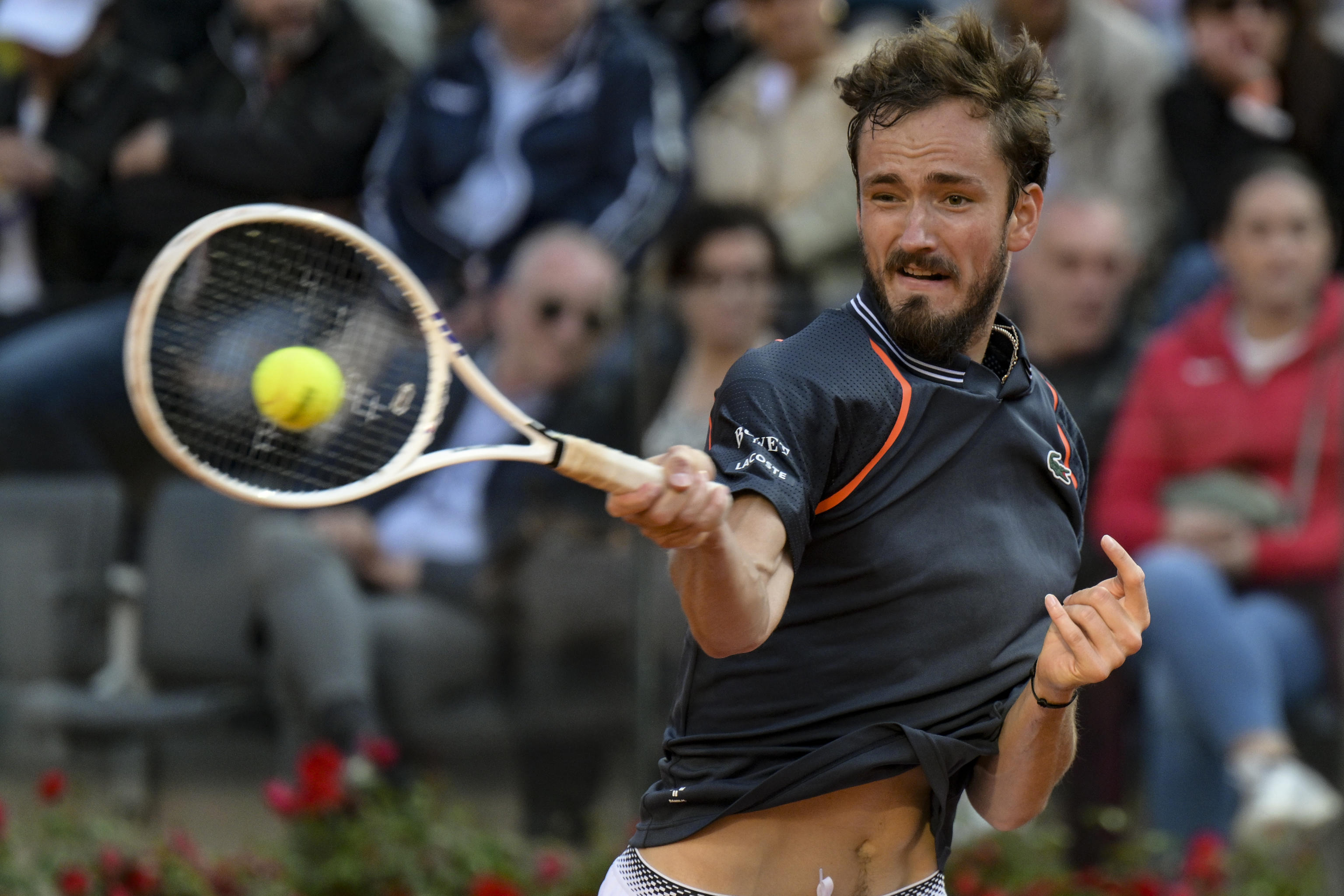 意大利网球队绝地反击世界网球队，梅德韦杰夫送出助攻