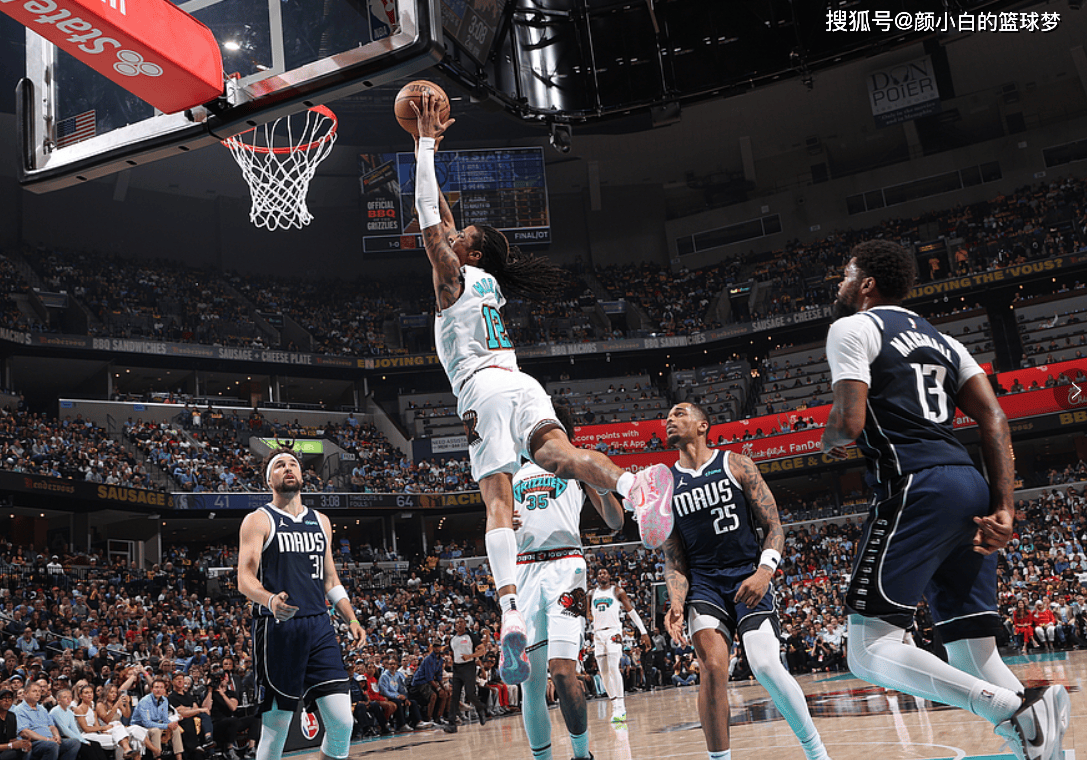 美国男篮爆冷独行侠,莫兰特送出助攻 美国男篮爆冷独行侠,莫兰特送出助攻