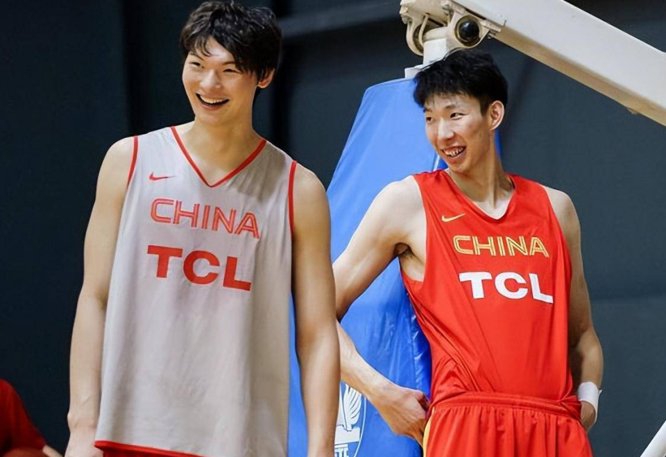 新疆队横扫江苏队,王哲林惊艳四座 新疆队横扫江苏队,王哲林惊艳四座