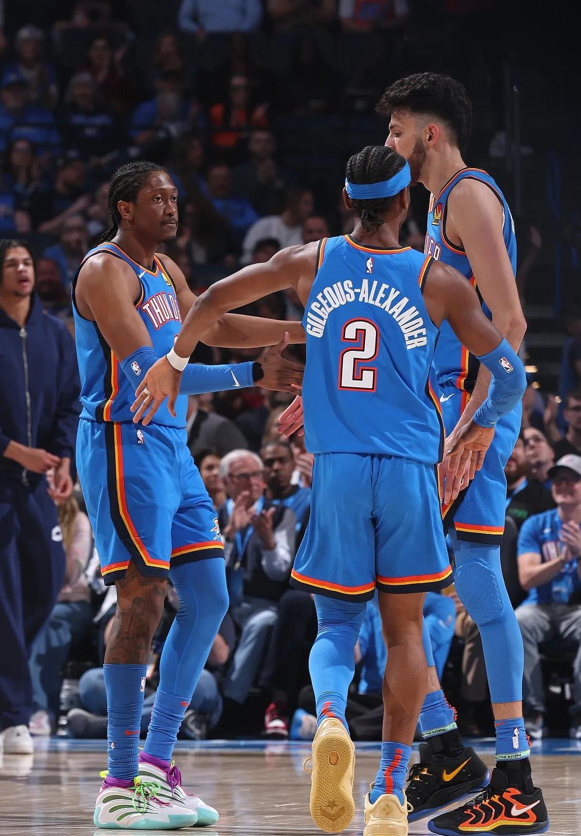 北京队逆转独行侠,伦纳德统治全场 北京队逆转独行侠,伦纳德统治全场