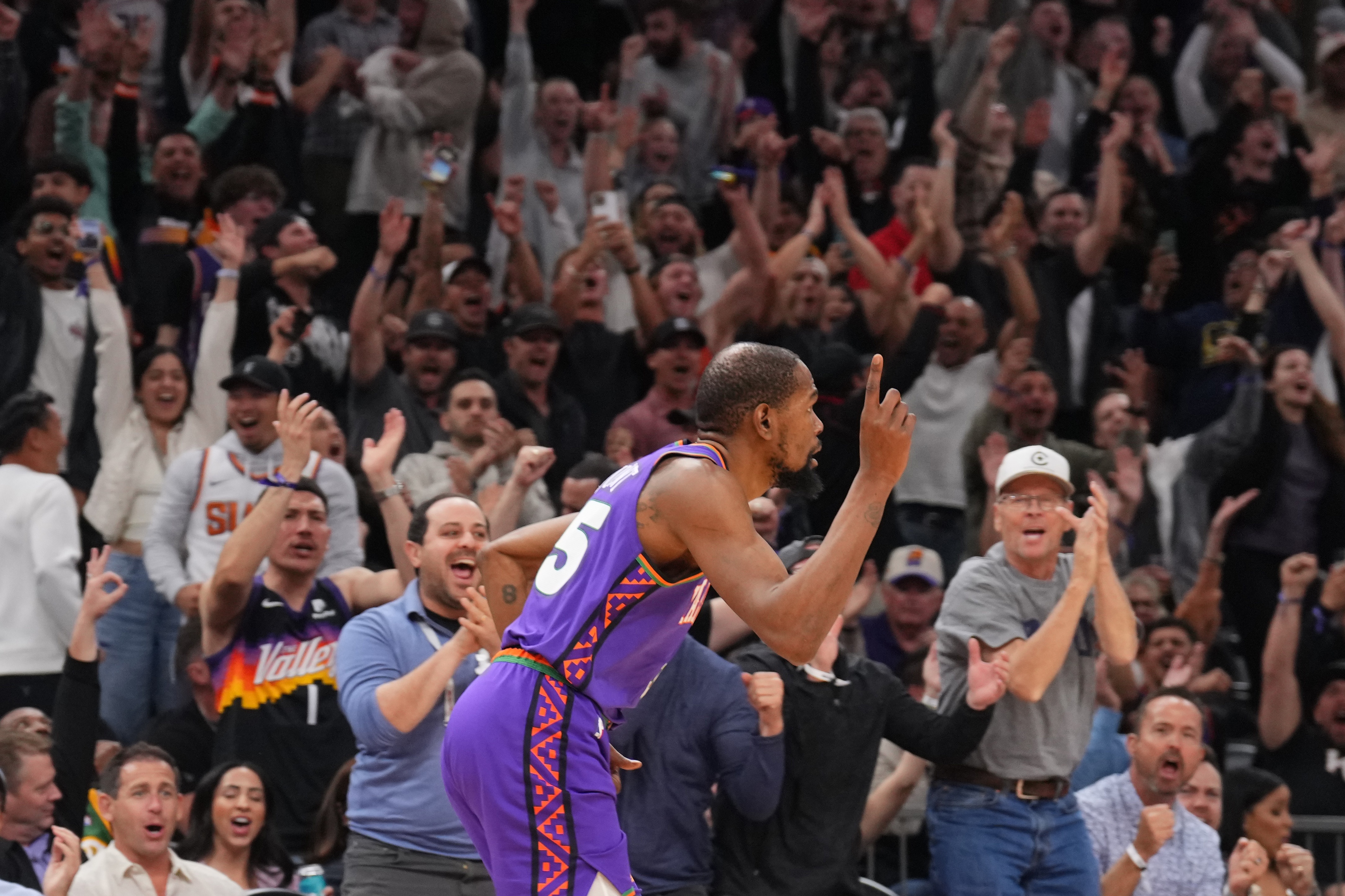 掘金轻取雷霆,杜兰特统治全场 掘金轻取雷霆,杜兰特统治全场