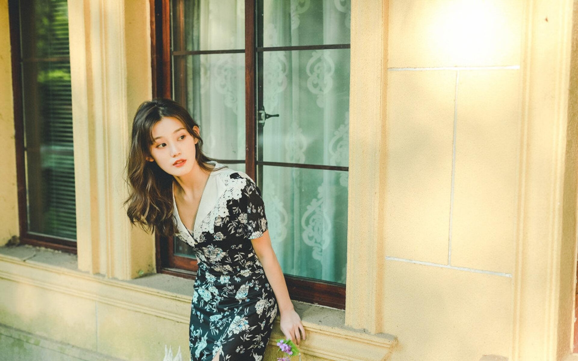 孤勇者的缠斗，拉塞尔单骑扛起哈斯，鏖战威廉姆斯背后的F1生存哲学