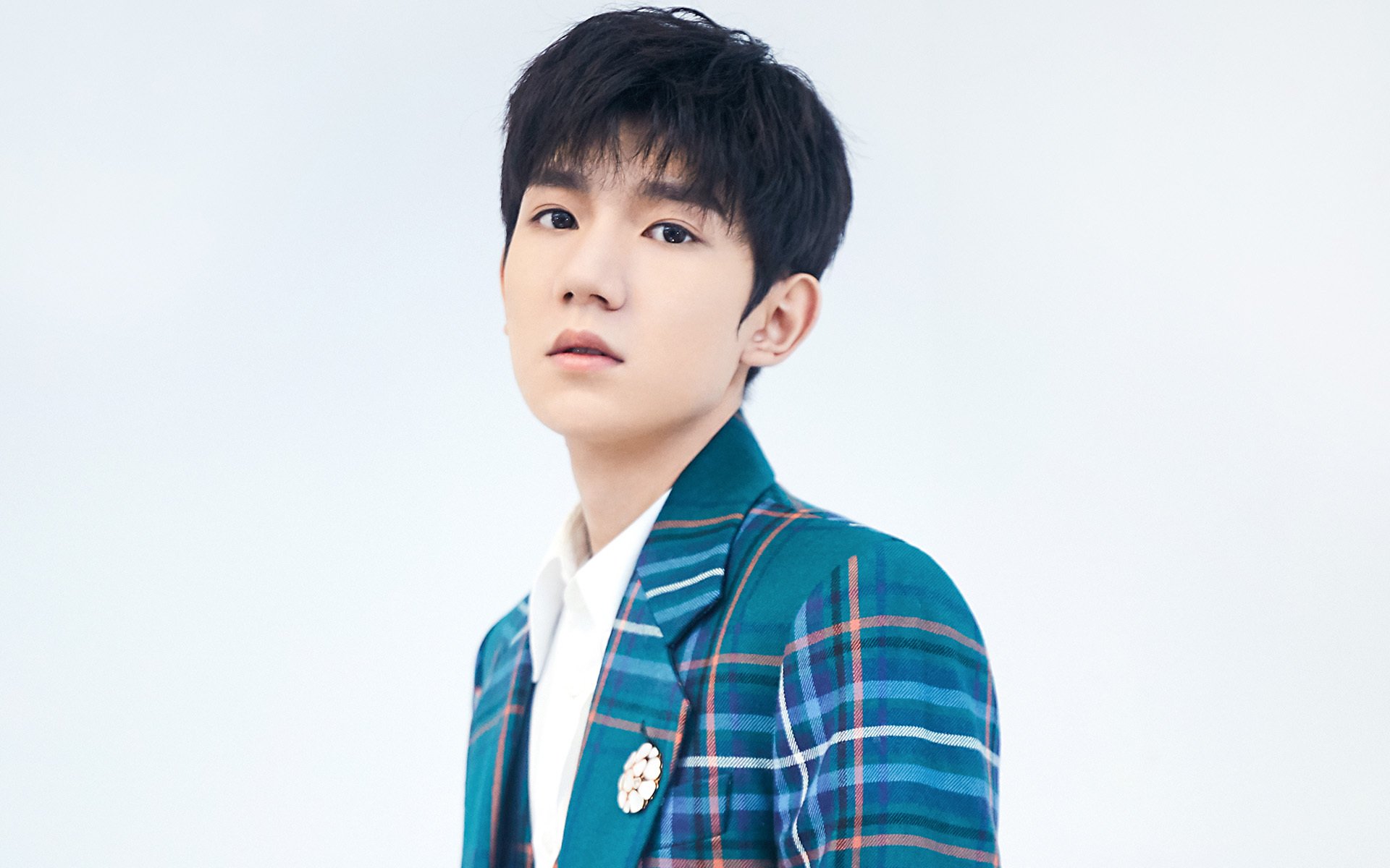 孤勇者的缠斗，拉塞尔单骑扛起哈斯，鏖战威廉姆斯背后的F1生存哲学