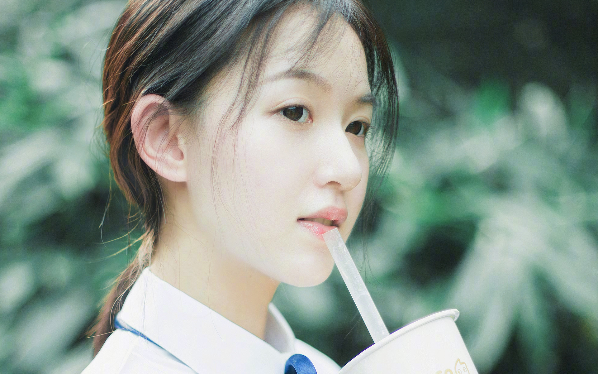 体育盛宴的双重奏，中国队逆转法国队铸就团队传奇，桃田贤斗刷新纪录闪耀羽坛