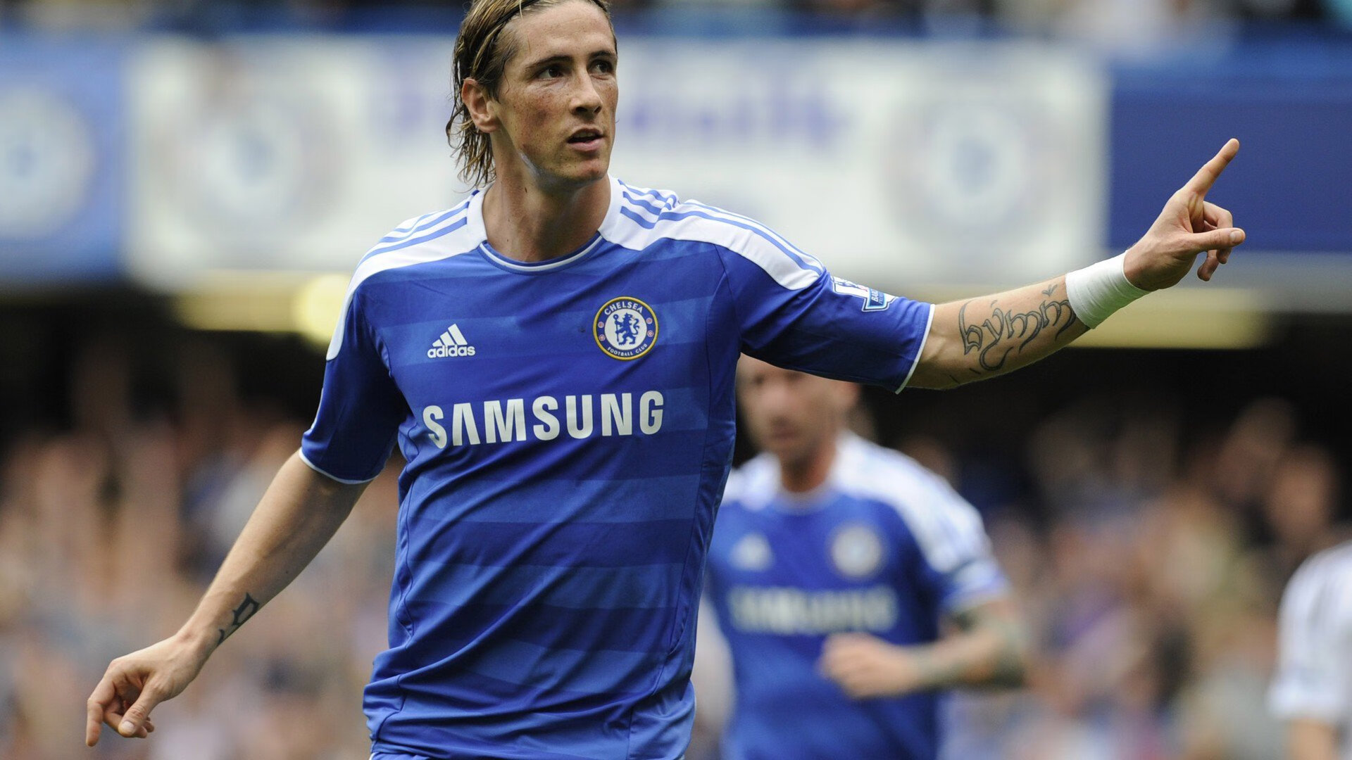 绿白风暴！阿尔瓦雷斯黑色闪电撕裂防线，贝蒂斯战术无解一波带走英格兰豪强