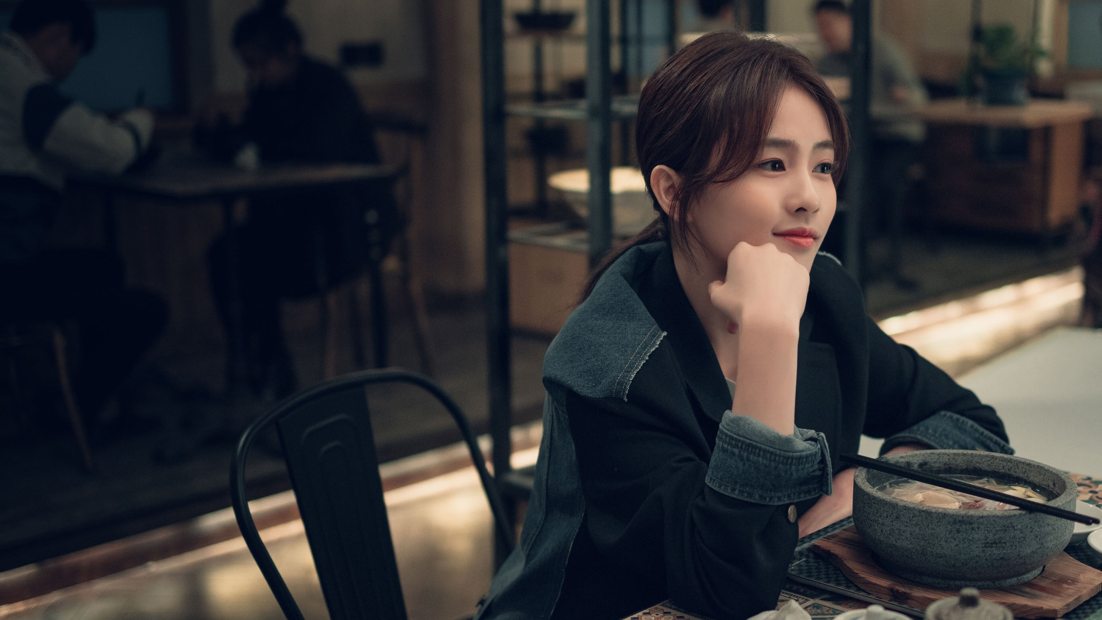 刹车区对决油门，当布克的防守撕裂F1引擎声浪